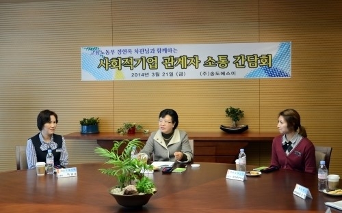 [머니투데이 外] 정현옥 고용부 차관, 사회적기업 현장 방문 '근로자 격려'